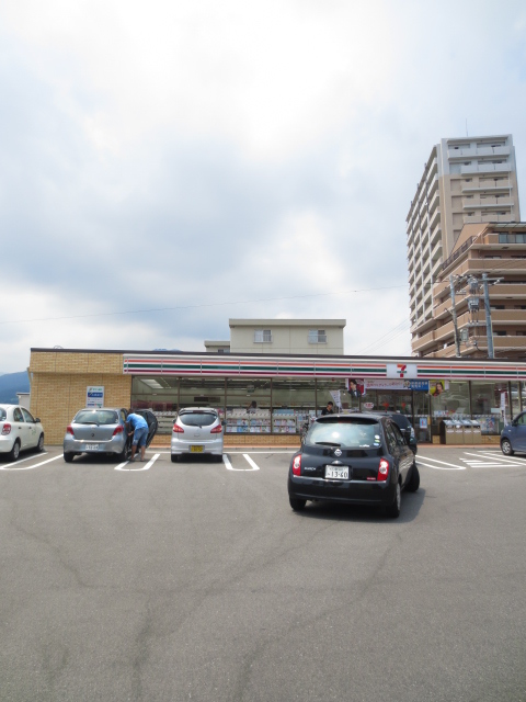 Convenience store. Seven-Eleven Hiroshima Minaga 3-chome up (convenience store) 424m