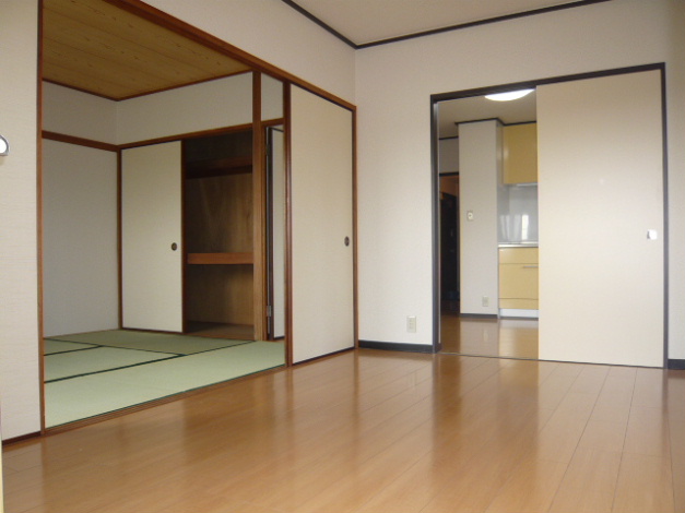Other room space. South is a balcony on the side of Western-style.