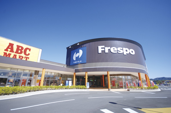 Building structure. Co-op (Co-op Hiroshima), including the, Pharmacy and fashion shop, Large commercial facilities to dining options are lined up to "Frespo" in the proximity of the 4-minute walk (300m), Every day of shopping is very convenient! !