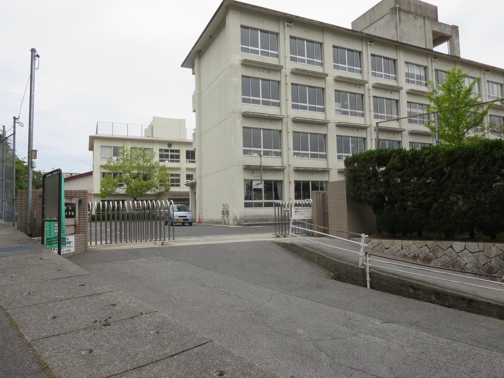 Primary school. 1120m to Hiroshima Municipal Satsukigaoka Elementary School