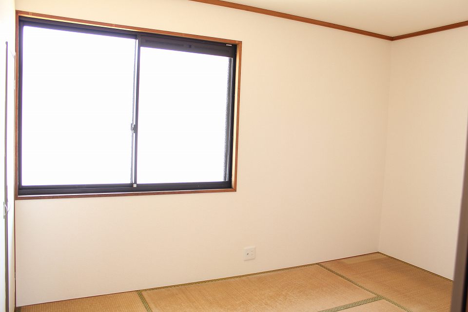 Other room space. It will be on the balcony side Japanese-style room.