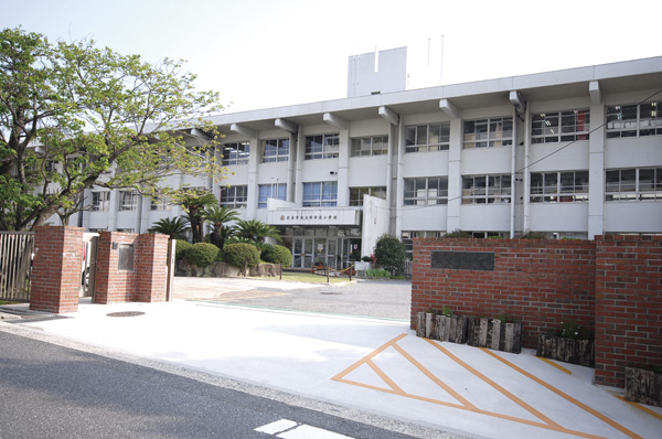 A 2-minute walk to Hiroshima Municipal Itsukaichi Higashi Elementary School (150m). Hiromi to kindergarten 5-minute walk (400m), etc., Educational institutions are aligned to within walking distance, I'm happy living environment in child-rearing family! !
