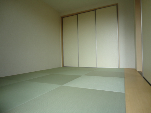Other room space. It has adopted a stylish Ryukyu tatami.