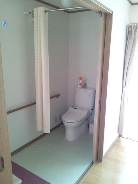Toilet. There are two places on the first floor assistance for room adjacent toilet (first floor. )