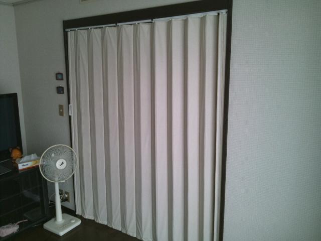 Other introspection. Accordion curtain in use. (It is also possible to put a joinery. )