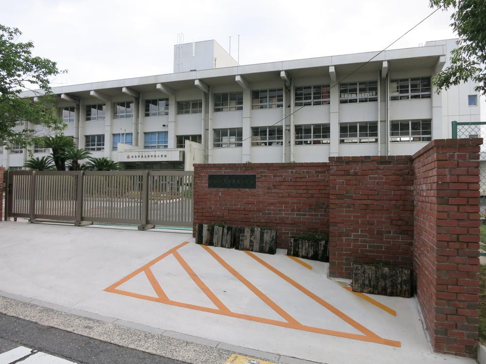 Primary school. Hiroshima Municipal Itsukaichi east, "a 10-minute walk from the 742m Itsukaichi east elementary school to elementary school