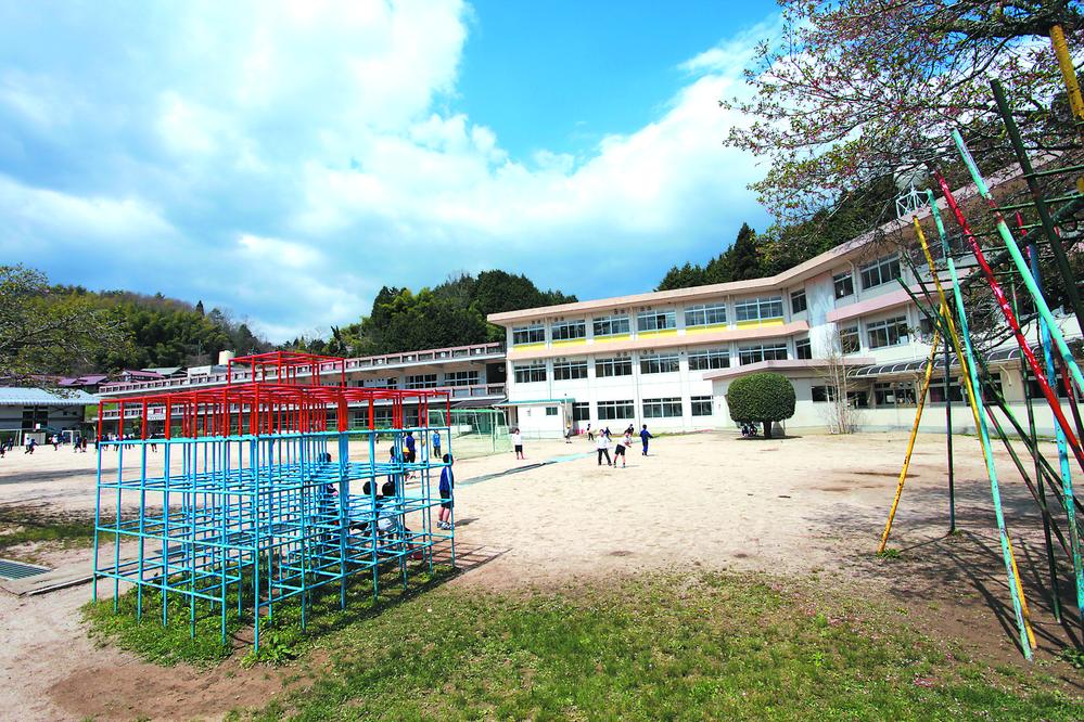 Primary school. Minami Yuki Elementary School