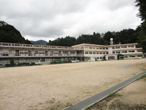 Primary school. 1366m until Minami Yuki Elementary School