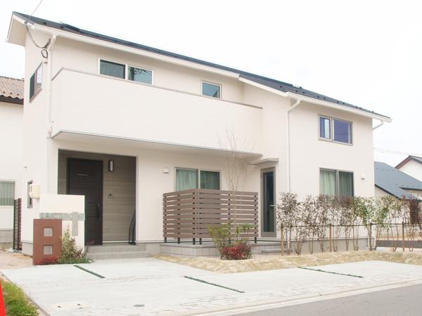 Local appearance photo.  ■  ■  ■  G15-21 appearance  ■  ■  ■  [Solar power with]  Significantly reduce the utility costs expenses in the all-electric!  [Hybrid outside Zhang insulation = high insulation house]  [Exterior terrace] 