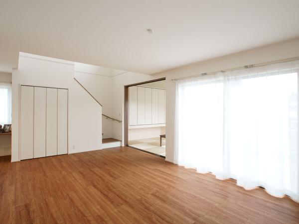 Living. It opens a large space with an attractive living.  Storage space with using the under stairs. 