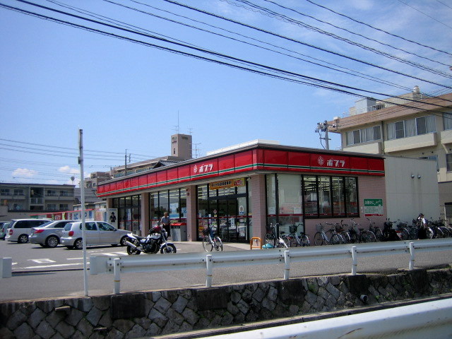 Convenience store. Poplar three Muscle up (convenience store) 399m