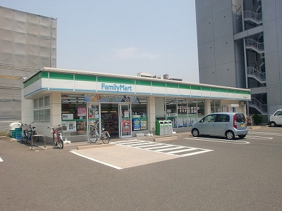 Convenience store. FamilyMart Saeki Kuyakushomae store up (convenience store) 280m