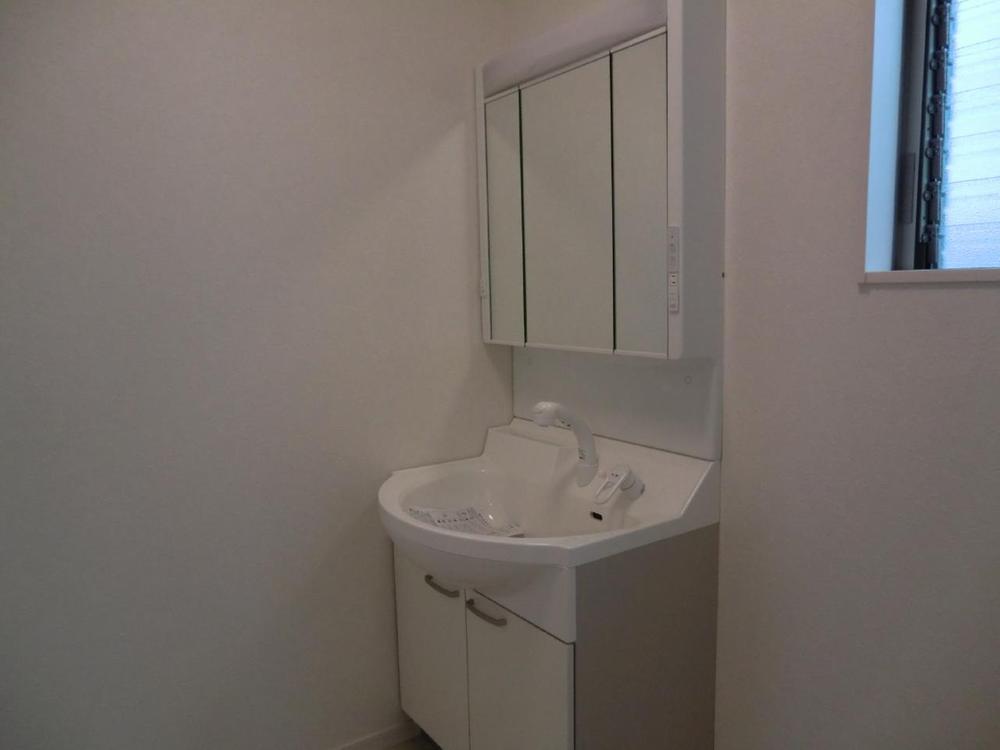 Wash basin, toilet. Room (May 2012) shooting