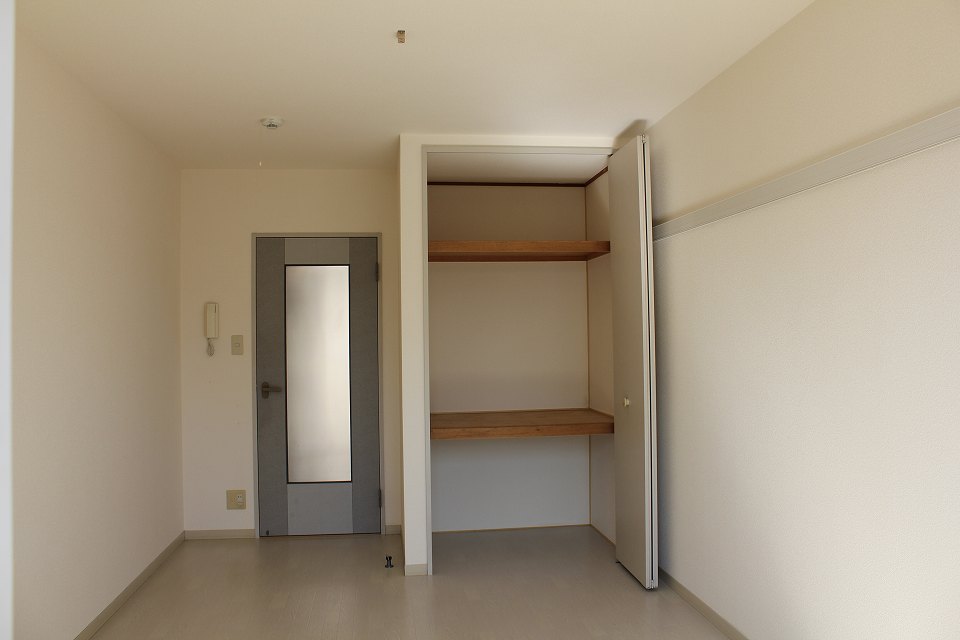 Other room space. Convenience store is within walking distance! It is also popular in society.