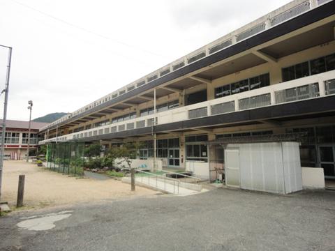 Primary school. Yuki 5797m to the East Elementary School