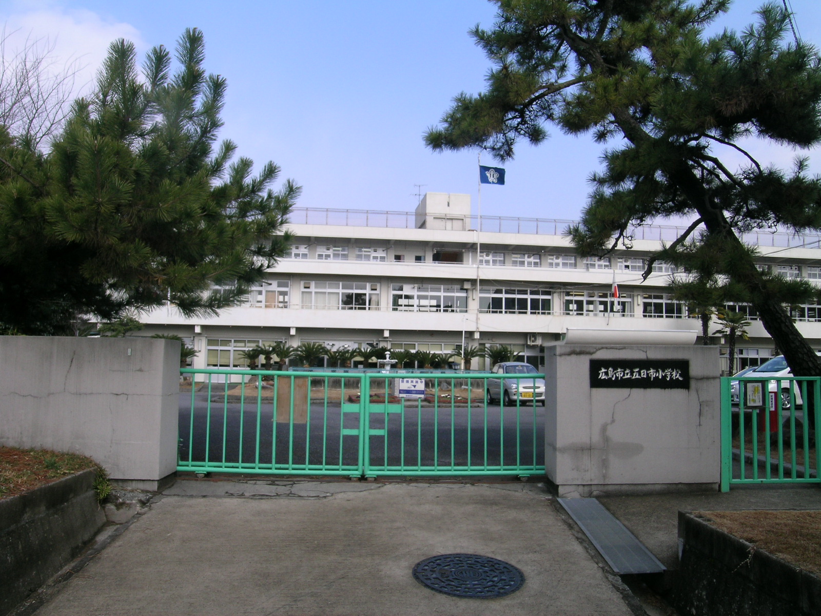 Primary school. 400m to Hiroshima Municipal Itsukaichi elementary school (elementary school)
