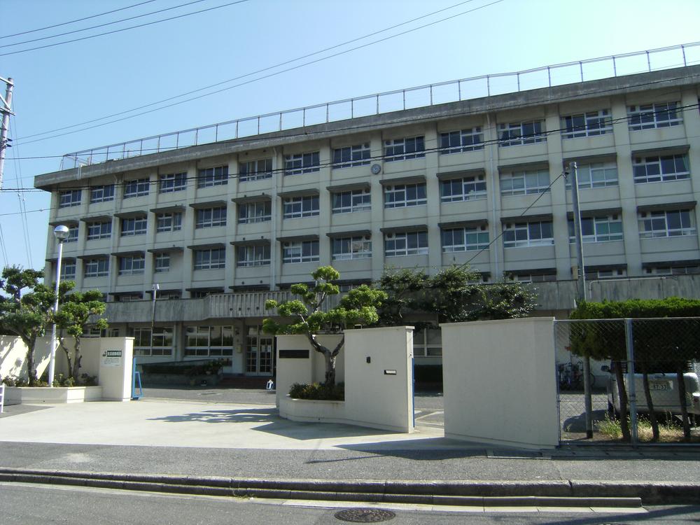 Primary school. 500m to Itsukaichi Central Elementary School