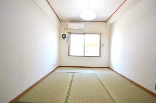 Other room space. Japanese-style room 6 tatami