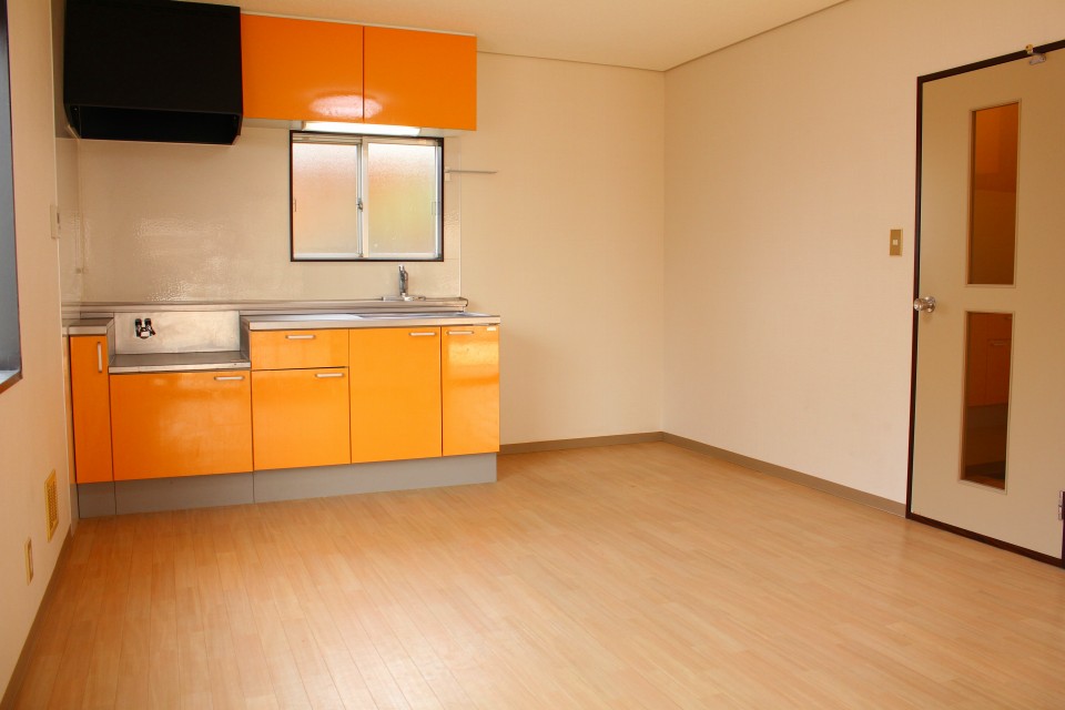 Kitchen. Yellow kitchen sink!