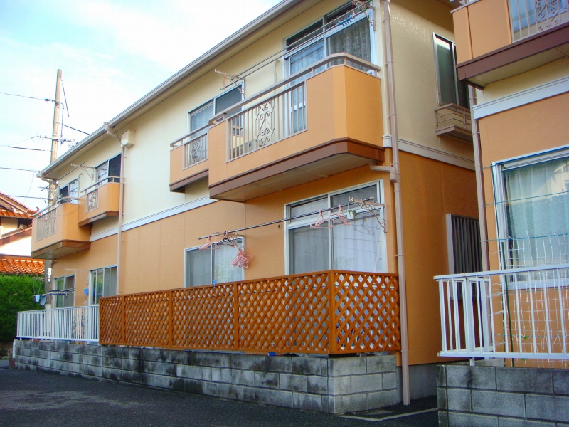 Building appearance. Located in a quiet residential area of ​​Misuzu Garden.