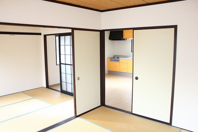 Other room space. It will be Japanese-style room of the two-between More.