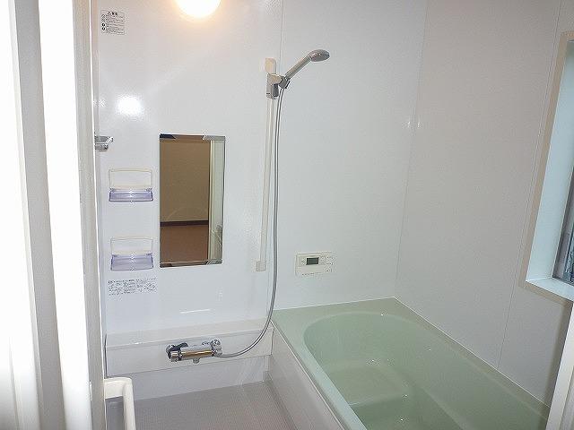 Same specifications photo (bathroom). You can spend the always comfortable bath time in Karari floor. 