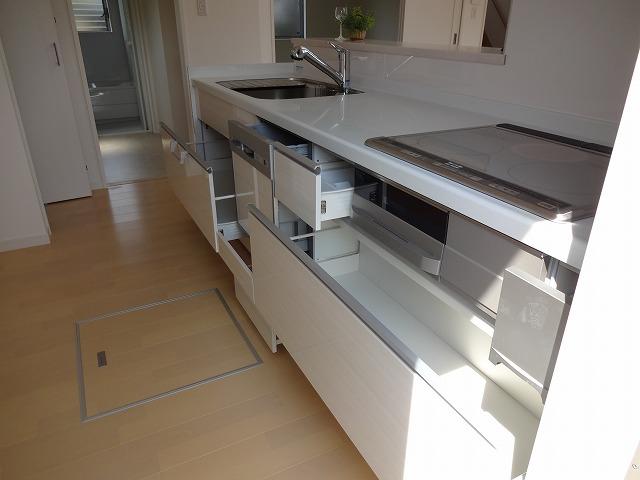 Same specifications photo (kitchen). Artificial marble counters are resistant to heat and shock, It is easy to clean. Also it comes with a dishwasher to help busy wife! 