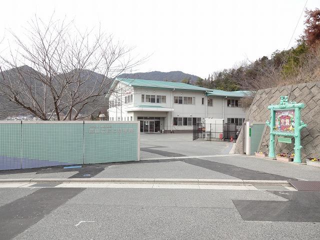 kindergarten ・ Nursery. Yakeyama Kobato to kindergarten 337m