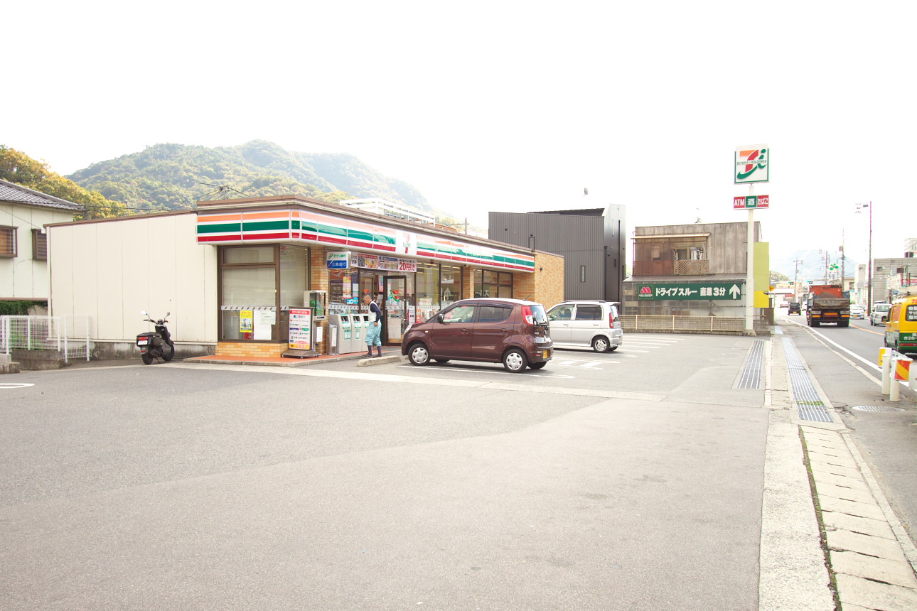Convenience store. Seven-Eleven Kure Hiroshake store up (convenience store) 453m