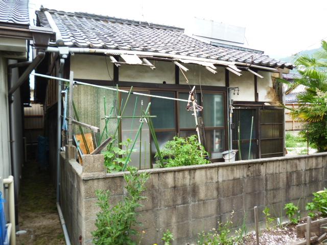 Local land photo. Bright local existing building facing south road