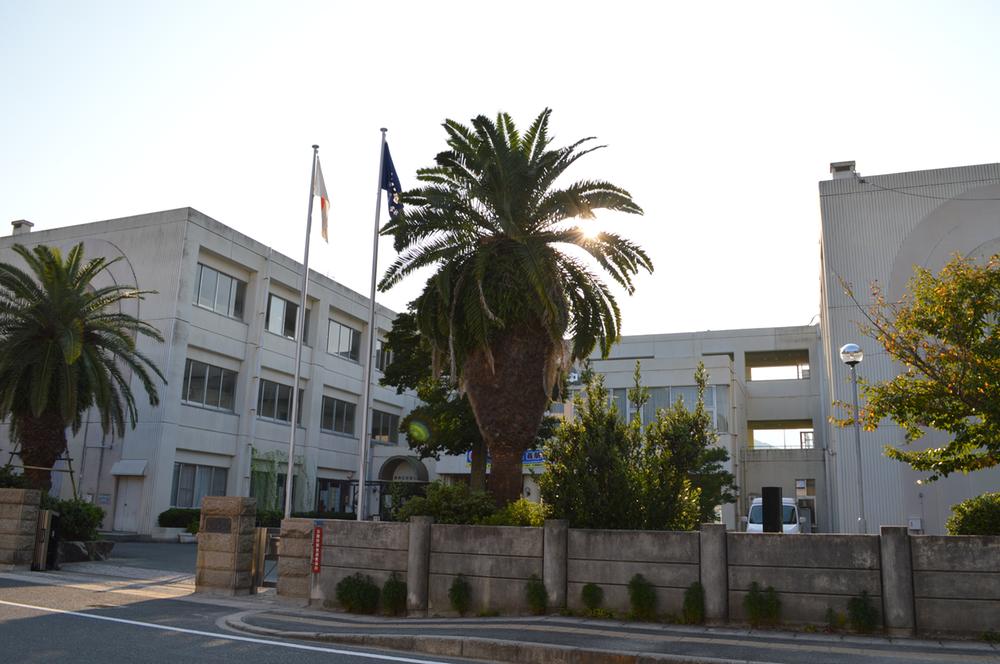 Junior high school. 931m to Kure Municipal Yasuura junior high school