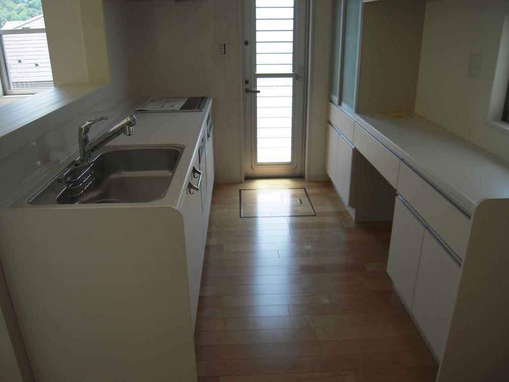 Kitchen. Very easy to move the kitchen