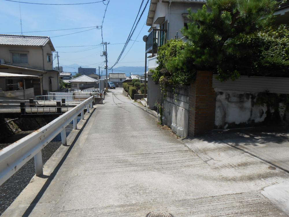 Local photos, including front road. East front road