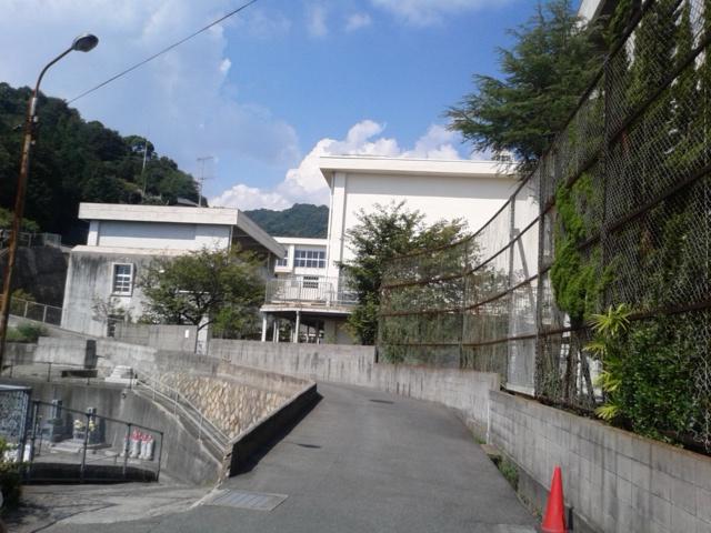 Other local. It is Ryojo junior high school of about 100m from local