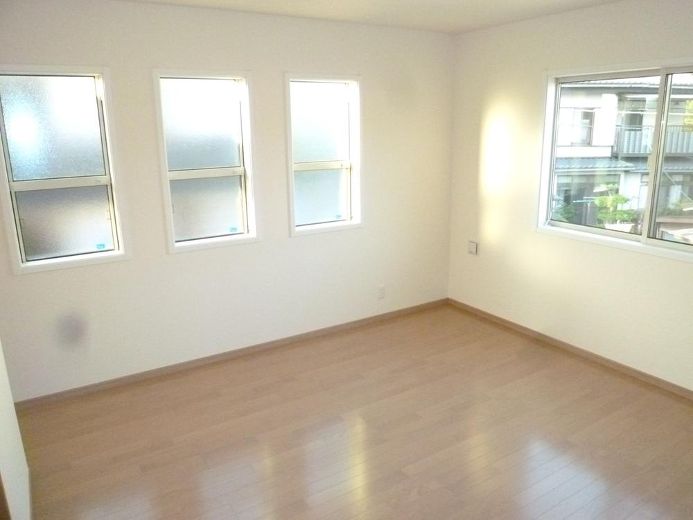 Other introspection. 1 Building 2F Master Bedroom (with WIC)