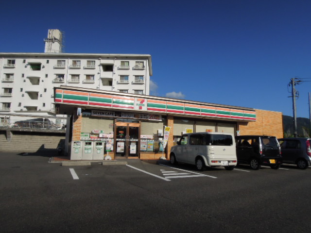 Convenience store. Seven-Eleven Wu Yakeyamachuo 3-chome up (convenience store) 996m