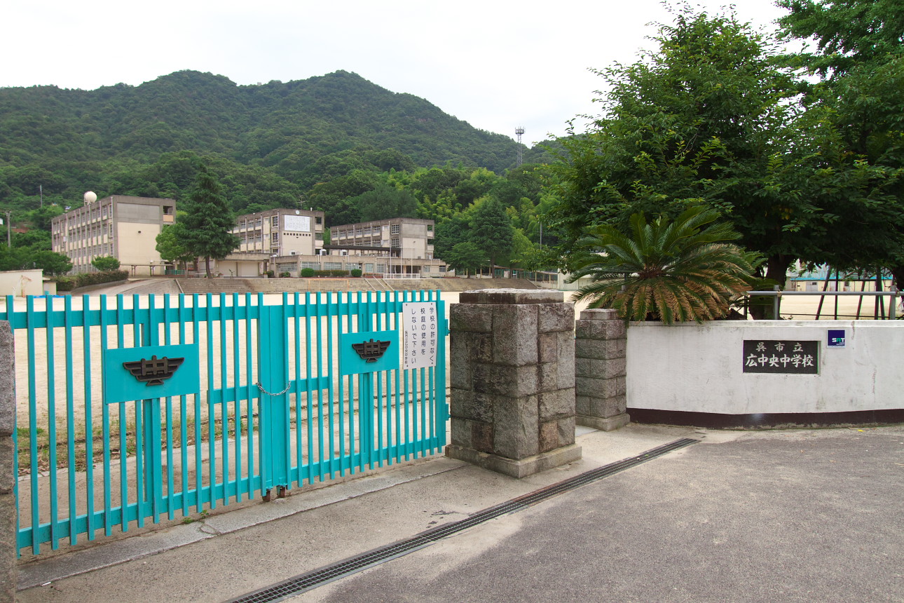 Junior high school. 250m to Wu City wide central junior high school (junior high school)