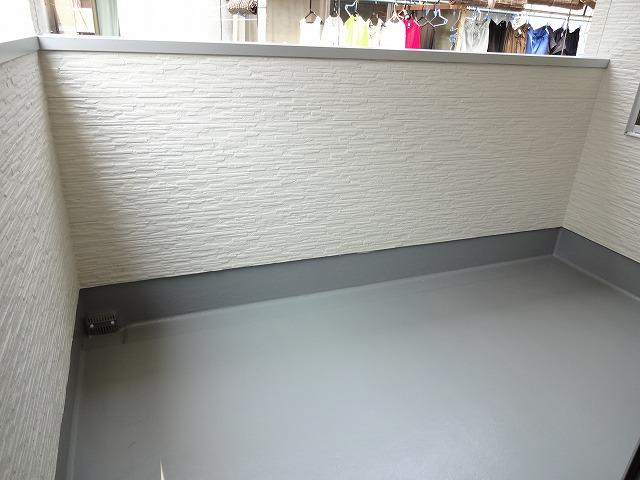 Balcony. In two-sided balcony, Okay even if there is a lot of laundry! 