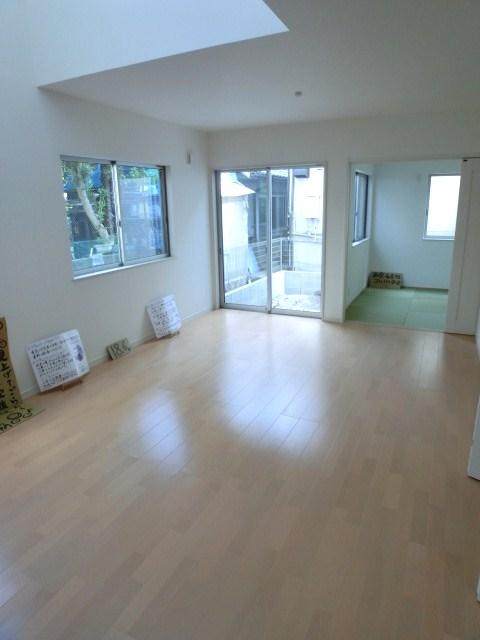 Living. Room (August 2013) Shooting 1st floor LDK18.6 Pledge