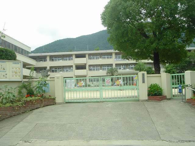 Primary school. Akiraritsu until elementary school 650m