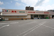 Supermarket. ManSoKure East Central store up to (super) 405m