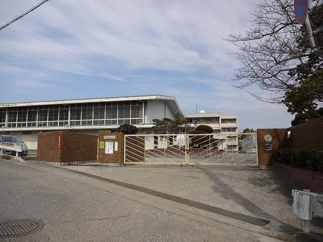 Junior high school. 1020m to Kure Municipal Showakita junior high school