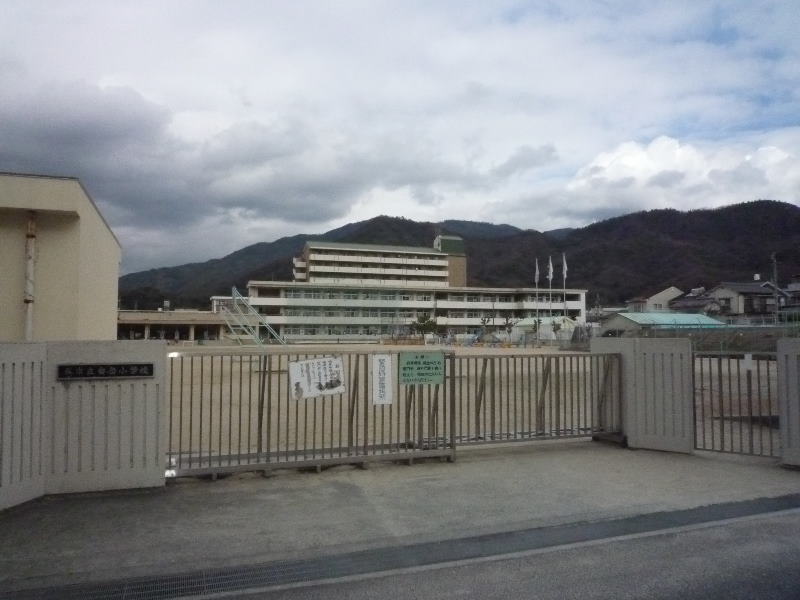 Primary school. 1230m to Kure Municipal Shiratake elementary school (elementary school)