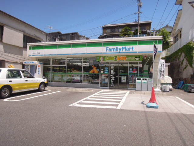 Convenience store. FamilyMart Wu Shimizu chome store up (convenience store) 711m