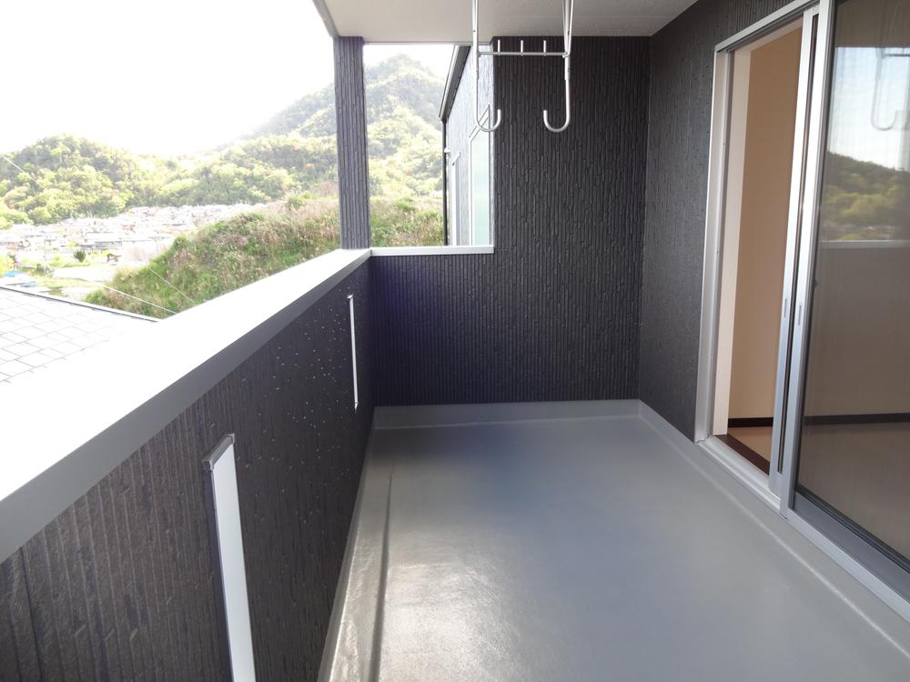 Balcony. Laundry of the family is also a lot of futon Hoseru wide balcony