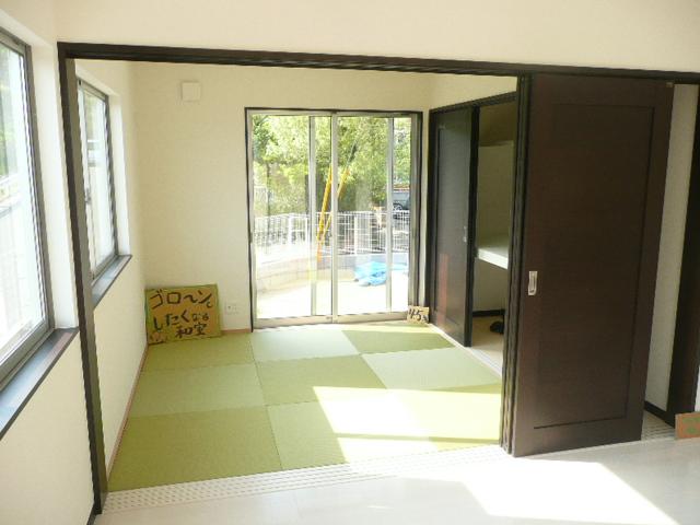 Non-living room. Rumbling nap and want to become Japanese-style room