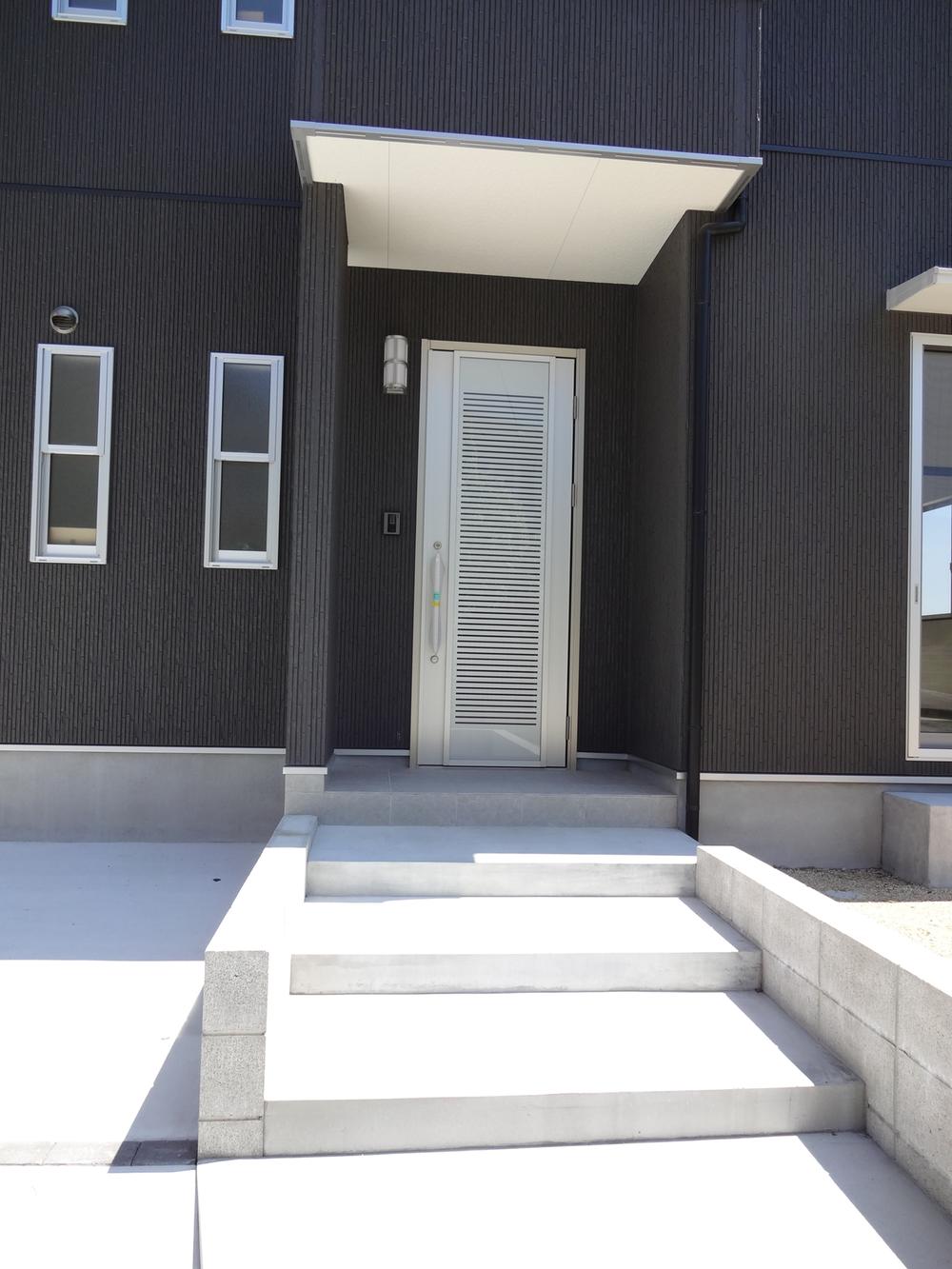 Entrance. It celebrates the family and guests in the stylish front door