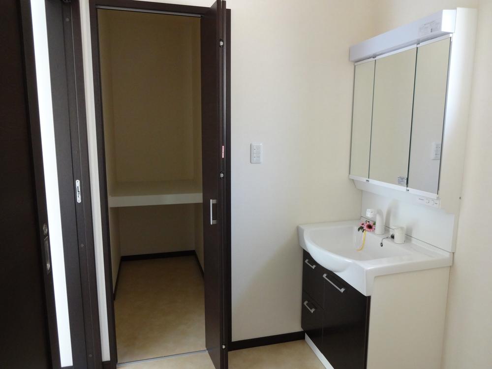 Wash basin, toilet. Plenty of storage of the wash room