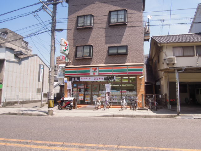 Convenience store. Seven-Eleven Kure Yotsubashi road store up (convenience store) 869m