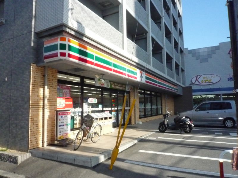 Convenience store. Seven-Eleven Kure Agachuo store up (convenience store) 421m